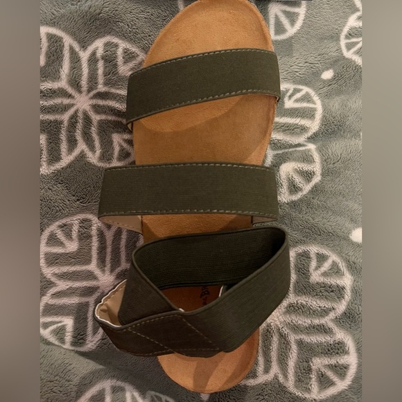 Nature Breeze Olive Green Espadrille Platform Sandals - Size 6.5 - Never Worn - Picture 9 of 9